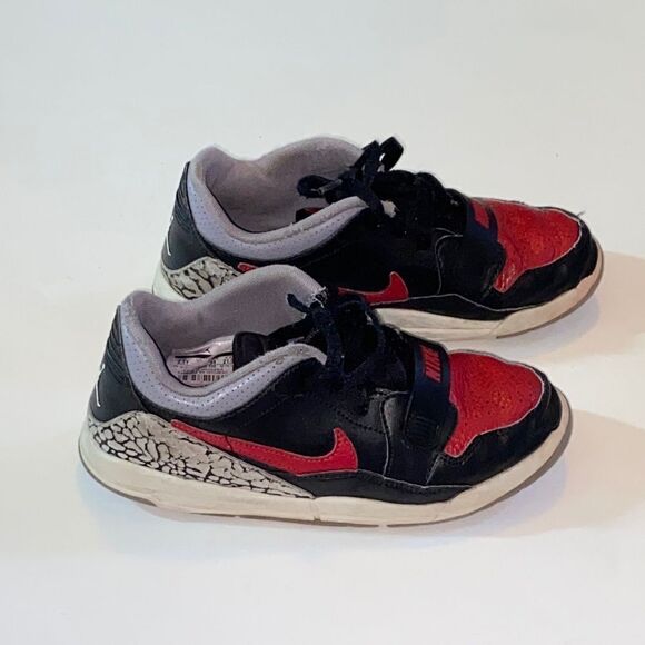 Nike Other - Nike Kids Black and Red Sneakers Size 2.5Y Not Insoles
